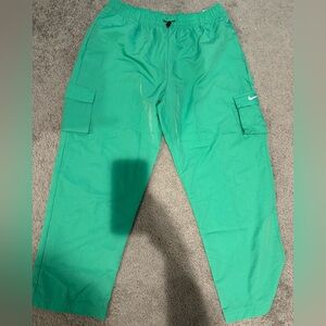 Nike Green Cargo Jogger Pants - Size L (New with Tags)
